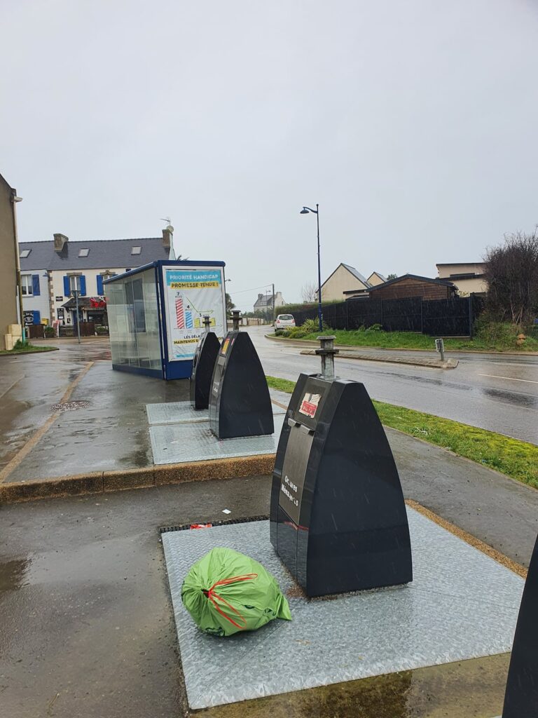 À 200 mètres de votre logement, en face du Ty Jean Bart, vous trouverez les poubelles enterrées. ❗️La gestion de vos déchets est entièrement à votre charge avant l' état des lieux sortant.