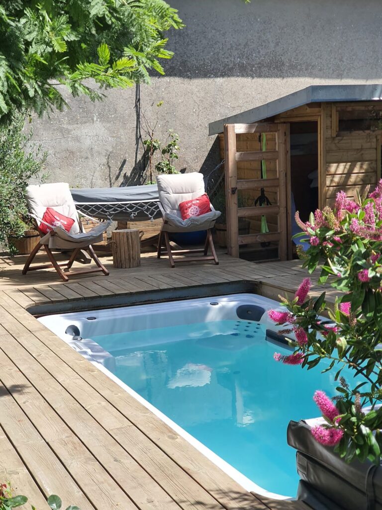 Dans votre Maison d' Hôte Ki Bleiz mitoyenne à votre logement, votre Espace Bien-être est ouvert de 10h à 20h du 1er Mai au 30 Octobre. Réservation soit avant ou pendant le séjour . Accès Espace Bien-être par personne: 1h15 : 20€ 2h30: 40€