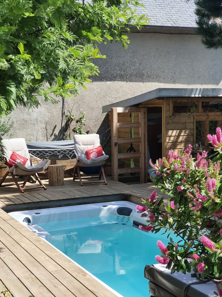 Oliviers,Véronique en fleurs, lauriers roses.