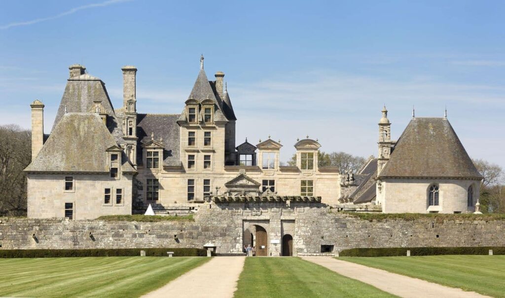 Le Château de Kerjean. Et toute l' Histoire de la Bretagne vous est contée.