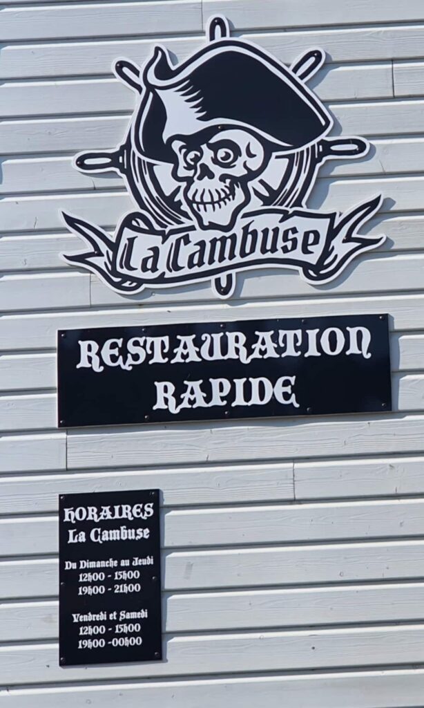 La Cambuse ? Vous allez vous régaler avec son" Fish and Chips" ! Poisson ultra frais! Le Patron sympa et chaleureux. On y va" à la Cool"! Tout à côté du Ty Jean Bart évidemment ! Un duo au TOP pour les soirées concert de Tito à Mogué!