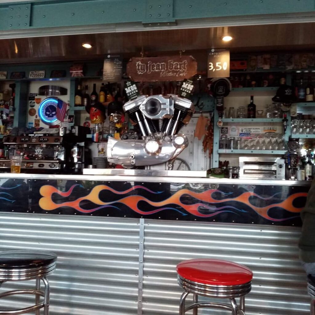 Au comptoir du Ty Jean Bart, on prend le pouls de Mogueriec !