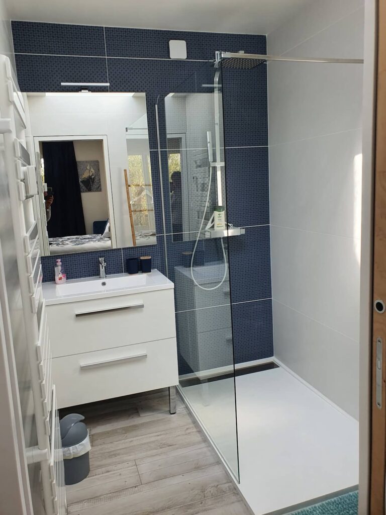 Votre salle de douche privative avec wc séparé