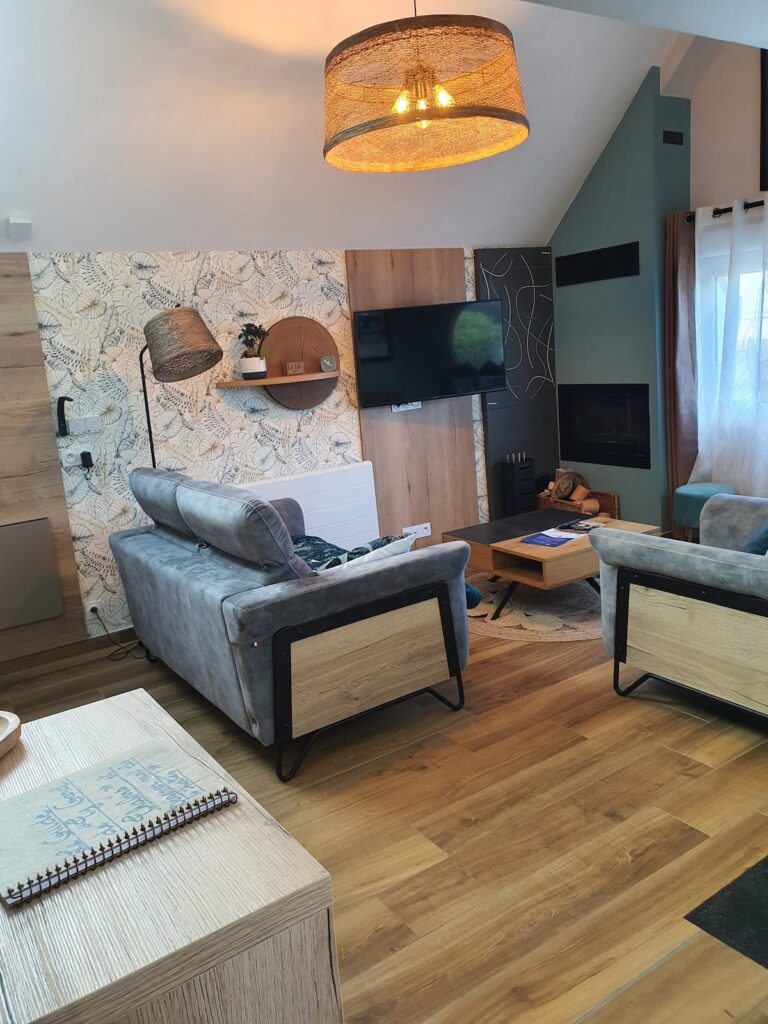 Un séjour spacieux de 37 m2 pour plus de sérénité, entièrement conçu par la talentueuse agenceuse Caroline Gueguen de Plouvorn .