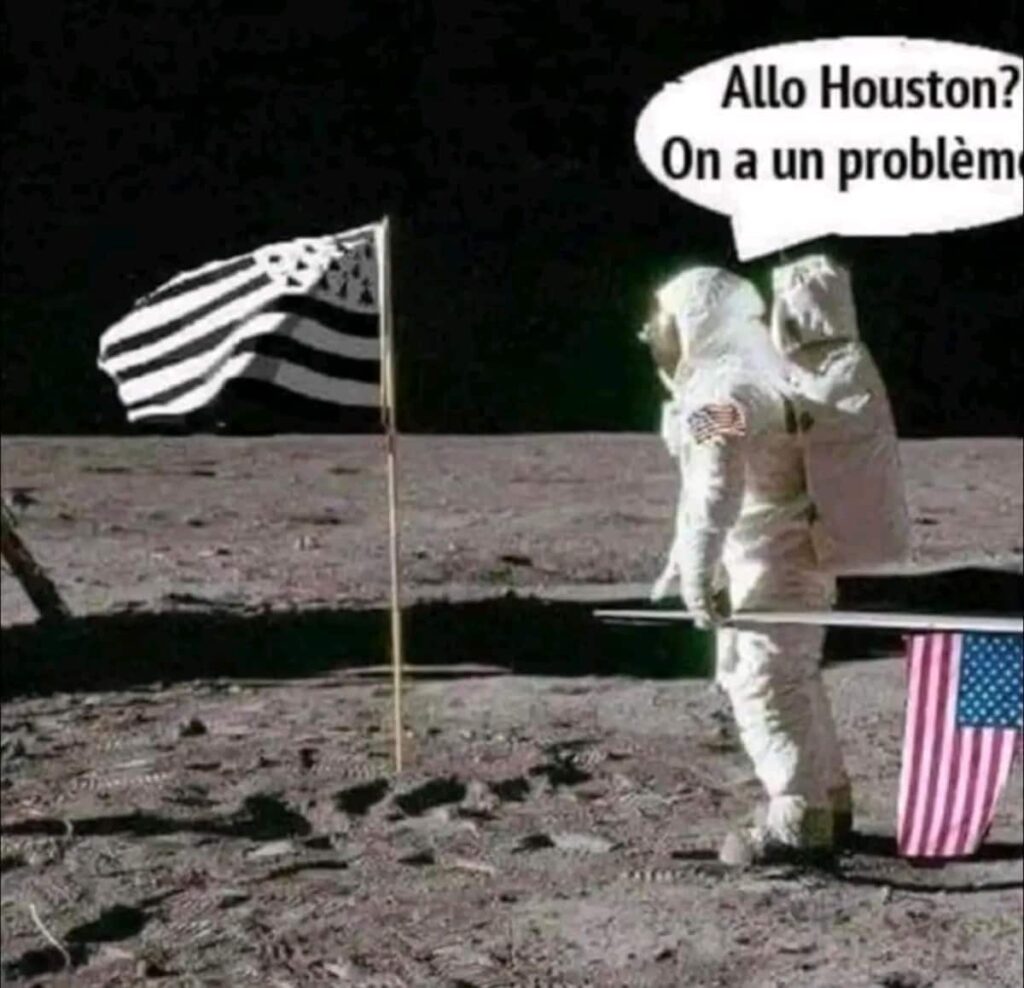 Le Championnat du Monde de Cracher de Bigorneaux... C' est à Mogueriec , début Août ! Plus de 4000 visiteurs venus de toute l' Europe ! Ici, on décroche la Lune! 11 métres 04.Point.