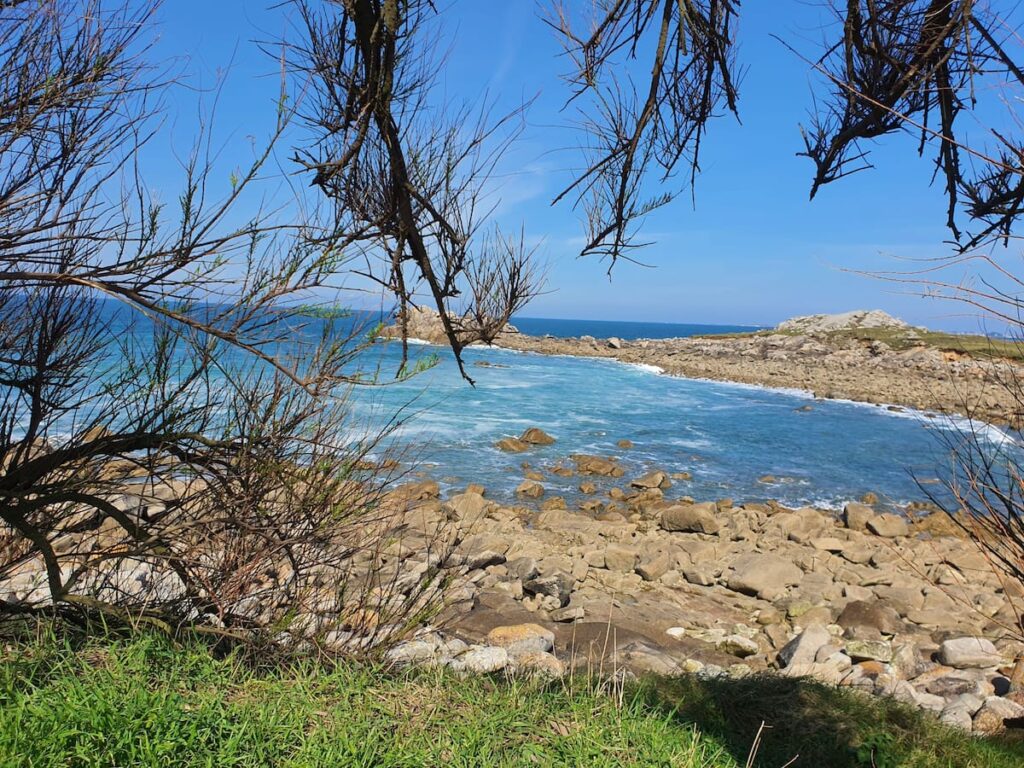 Crique secrète à découvrir! Au détour du sentier côtier...