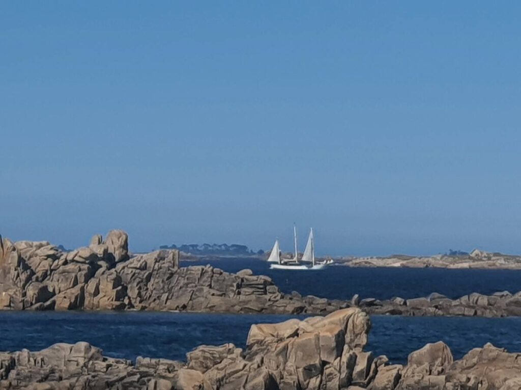 Venez naviguer rêver et contempler l' Océan loin du Bruit et de l' effervescence du Monde.