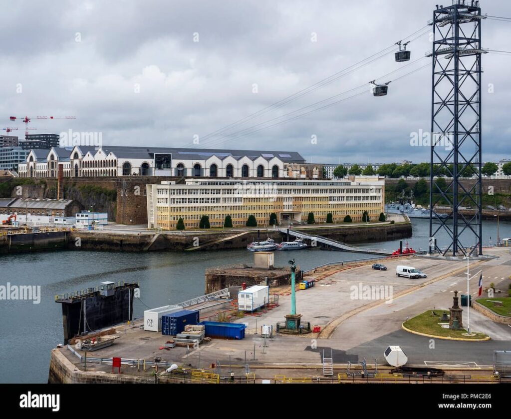 Le Téléphérique de Brest et le quartier des Capucins.