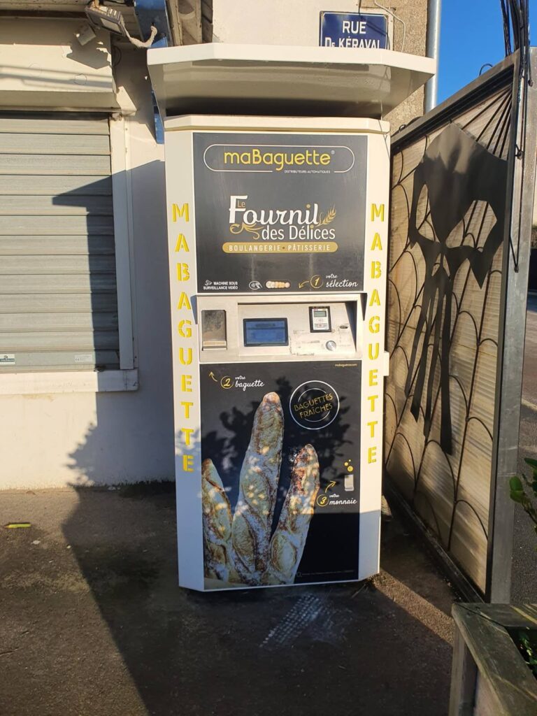 Au Ty Jean Bart, il y a aussi un distributeur de baguette fraîche...