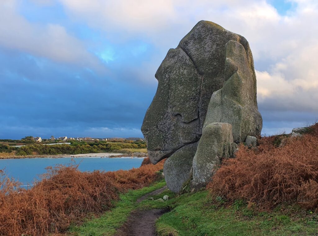 La tête de Singe contemple Port Neuf au crépuscule.