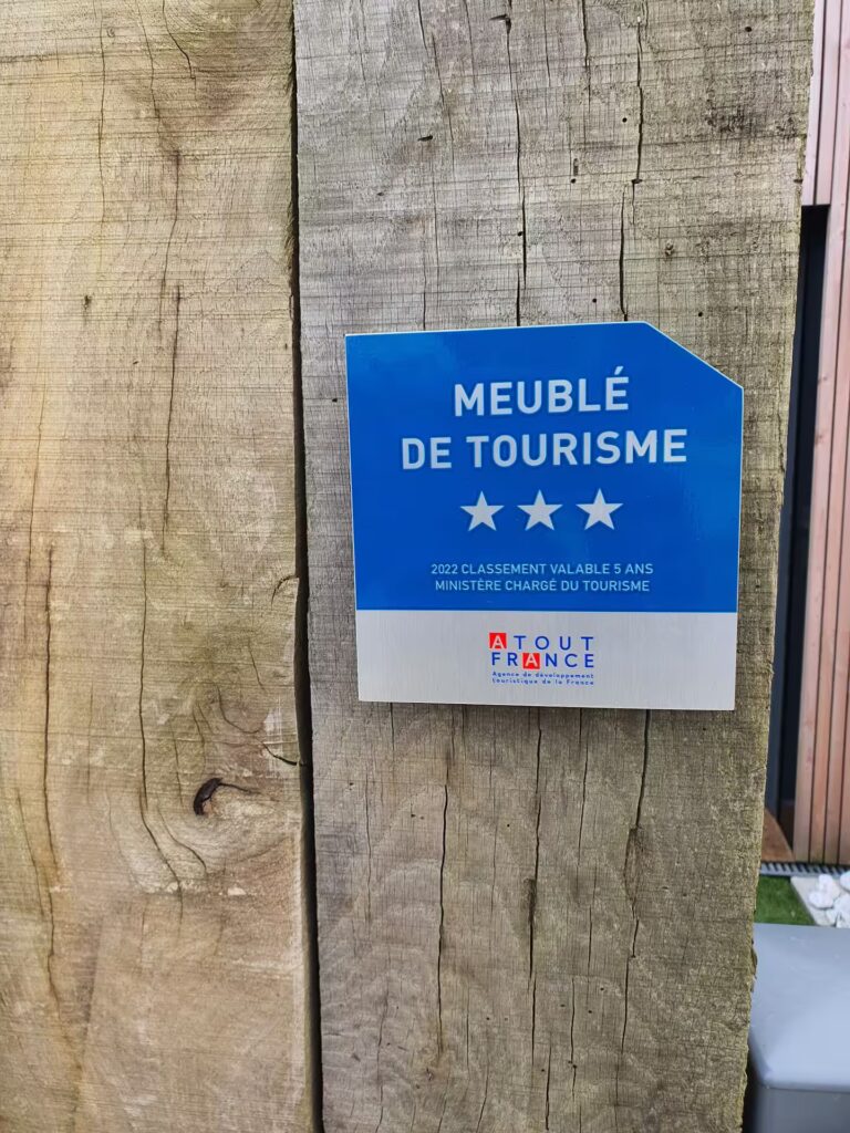 Que préférez-vous pour vos vacances chez Ty Gard Thalvis ? Deux possibilités : 1/ En location saisonnière traditionnelle. 2/ En prestations "Hôtes". Au choix: Petit déjeuner, demi pension, accès à l'espace spa sauna et bien-être, activités.