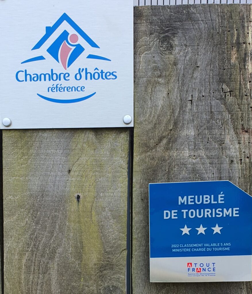 Vous pouvez choisir de séjourner dans Ty Gard Thalvis en mode location saisonnière traditionnelle ou en mode Appart Hôtel avec les prestations de votre Maison d' Hôte. ( petit déjeuner, room service à la carte, accès au Spa Bien-être)