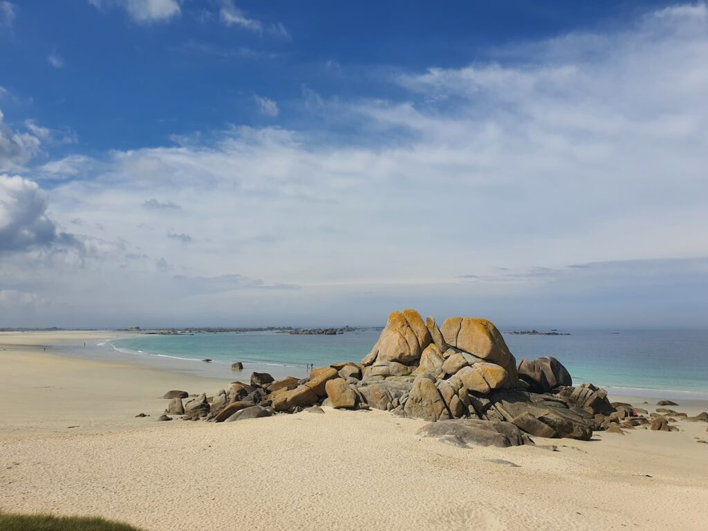 Les AMiETS. La Magie d' une eau turquoise où le ciel se reflète à l' infini.