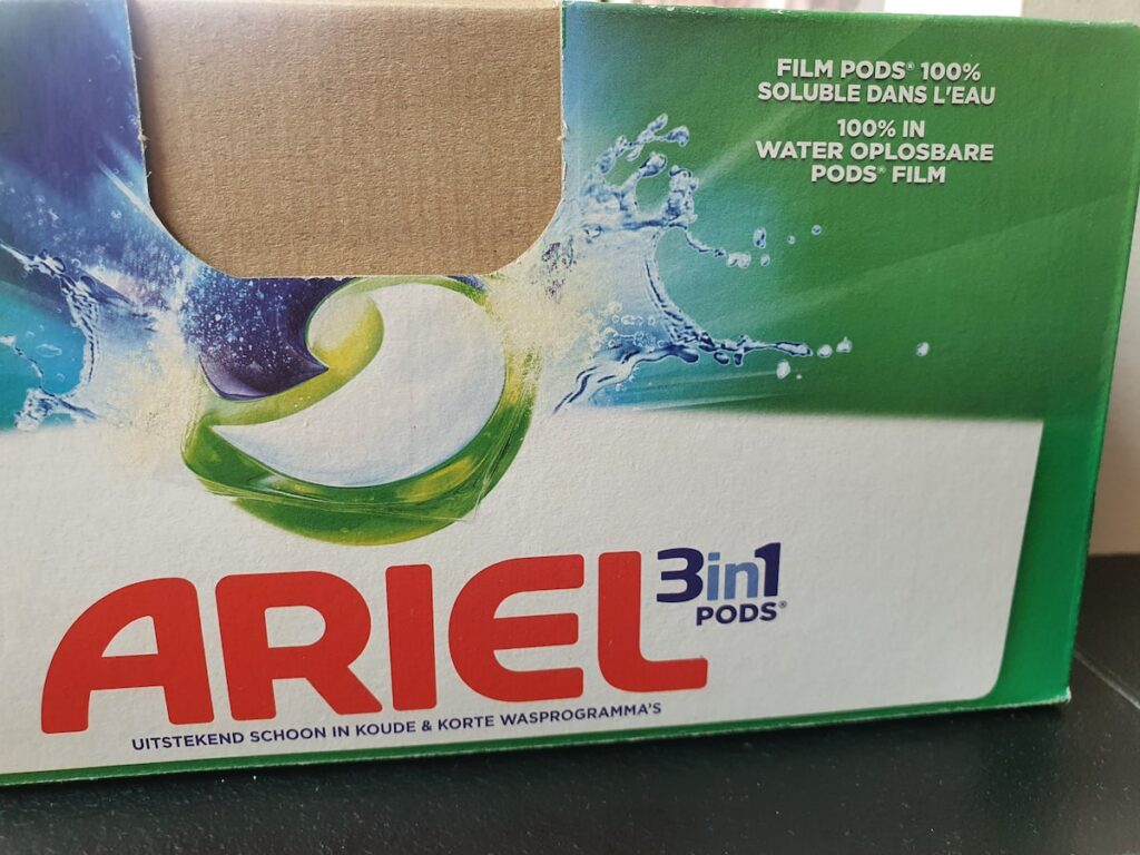 Ariel: Ma lessive engagée dans une démarche développement durable et qui propose un linge propre et sain.